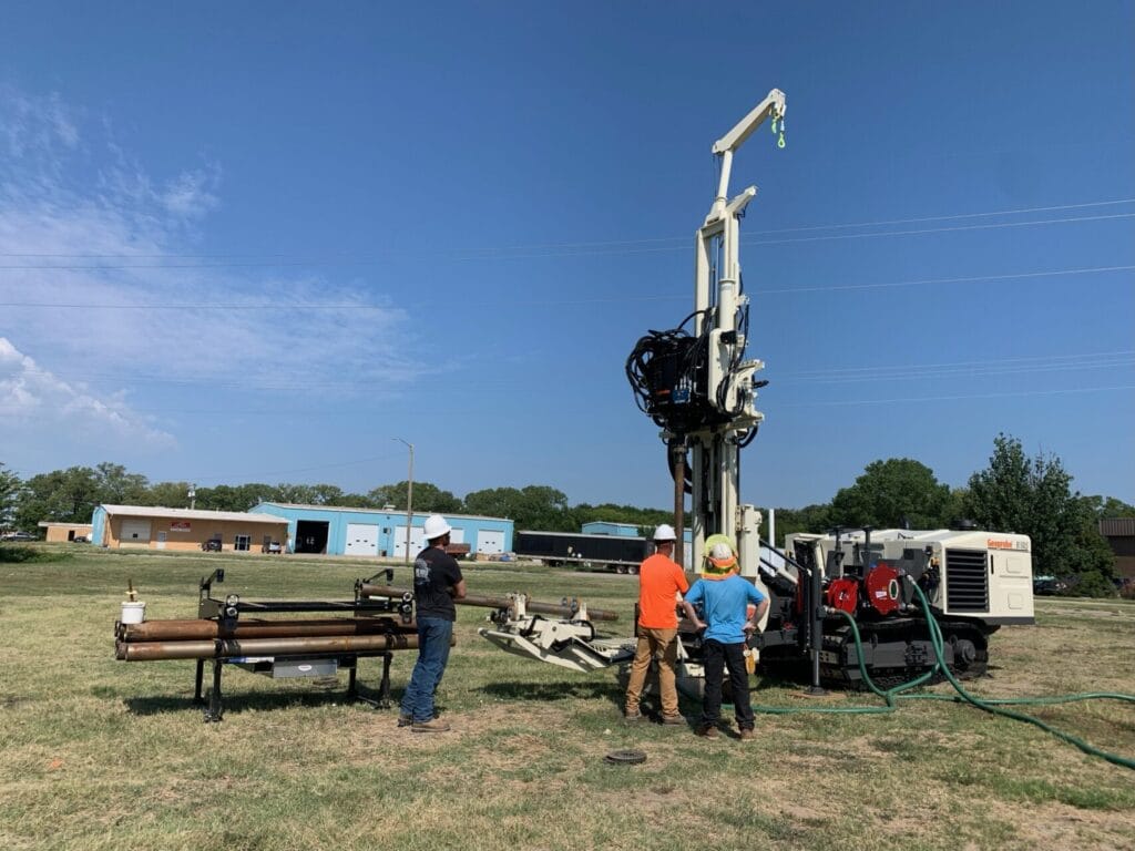 minimal footprint sonic drilling machine being operated by a MATECO drilling expert